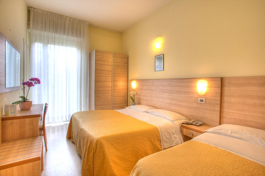Hotel Rosso Blu Cesenatico Camera foto