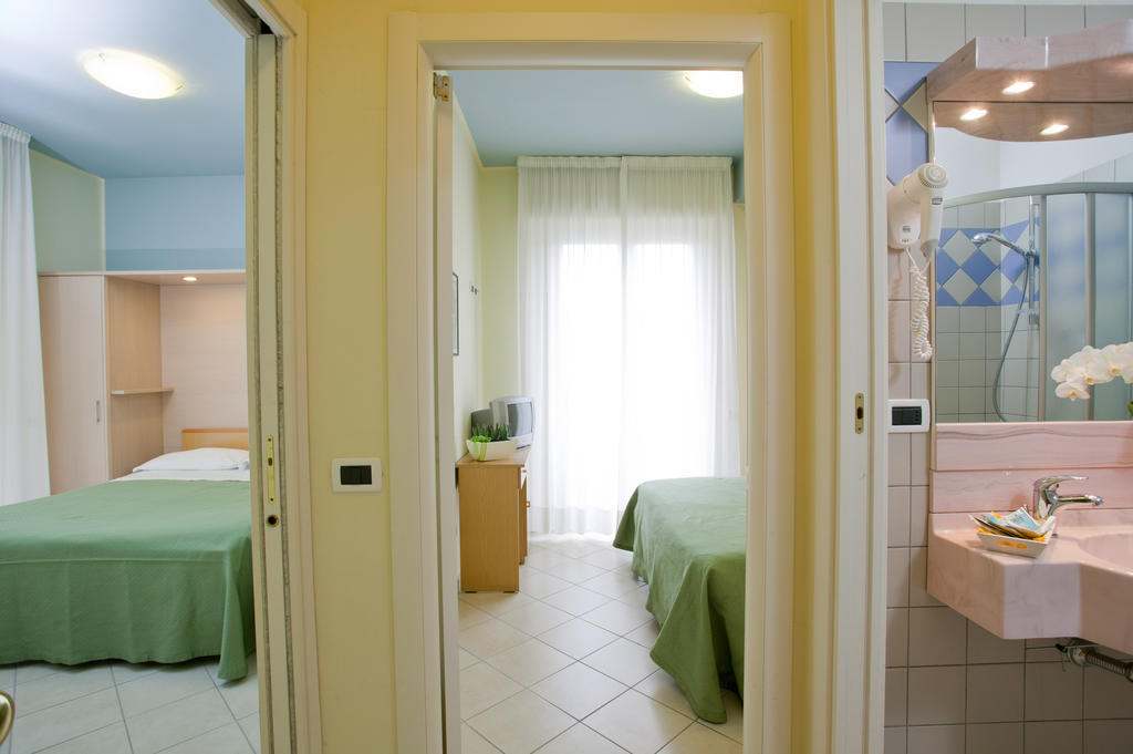 Hotel Rosso Blu Cesenatico Esterno foto