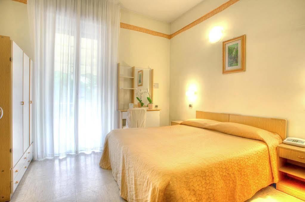 Hotel Rosso Blu Cesenatico Esterno foto